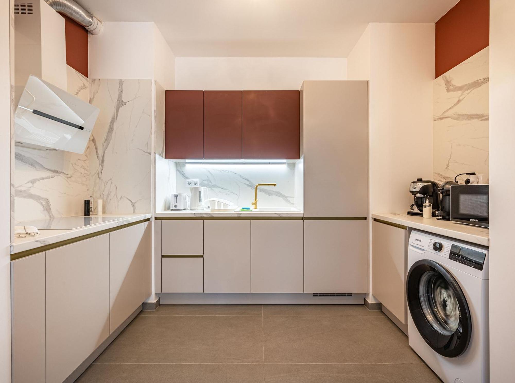 With Garage And Balcony In Center Apartman *