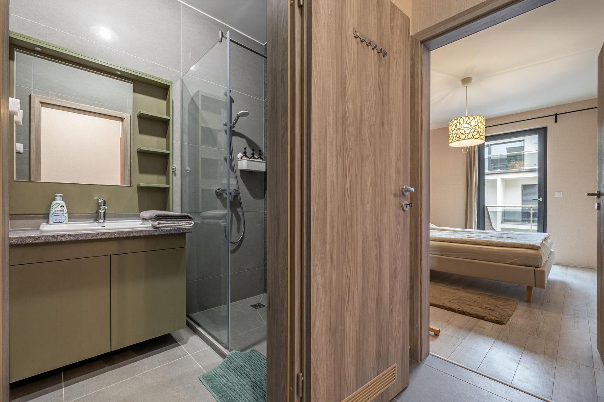 With Garage And Balcony In Center Apartman
