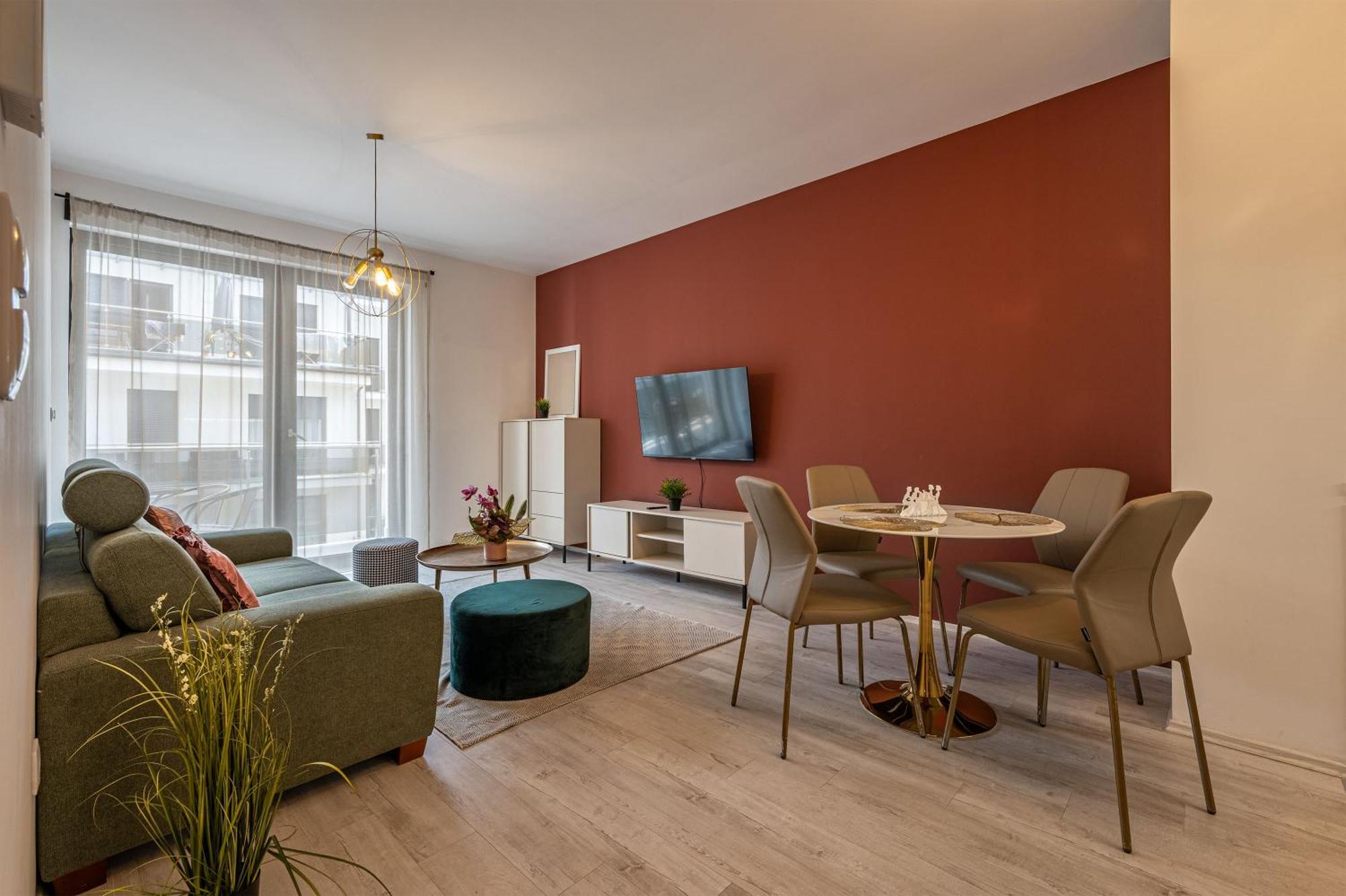 Apartman With Garage And Balcony In Center Budapest