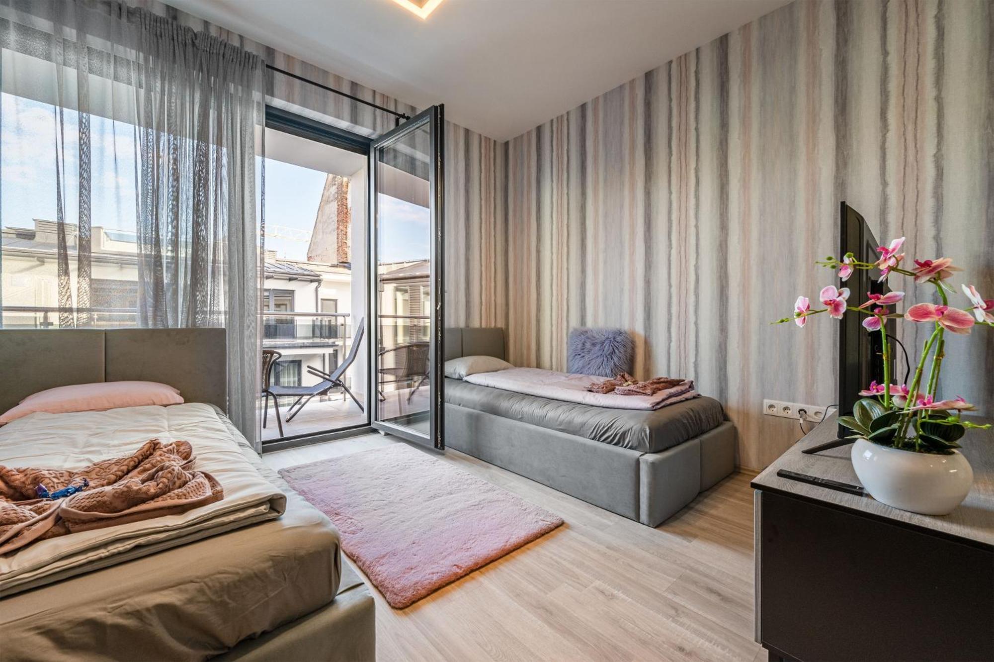 Appartamento With Garage And Balcony In Center Budapest