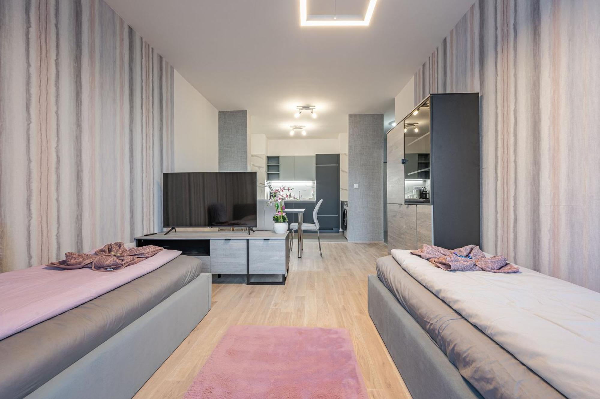 Apartamento With Garage And Balcony In Center *
