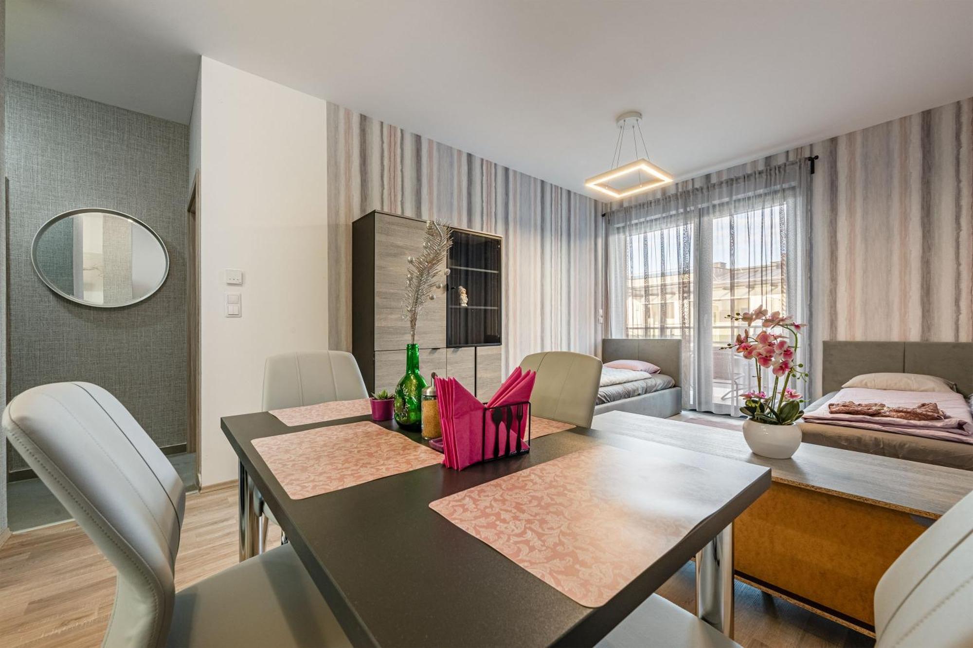 With Garage And Balcony In Center Apartamento
