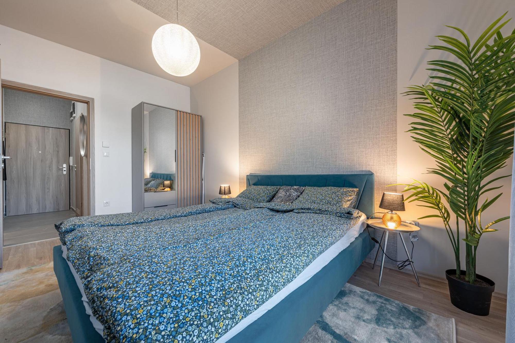 Apartamento With Garage And Balcony In Center