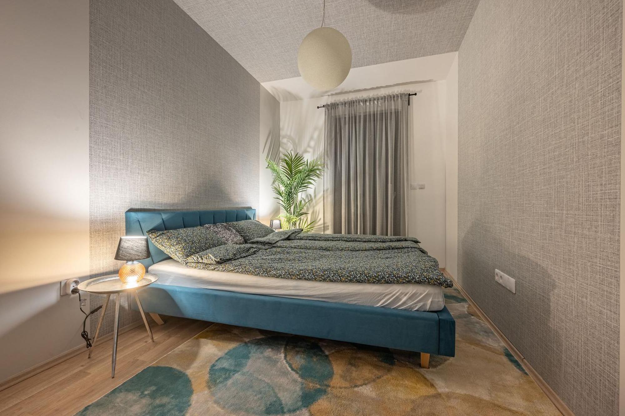Apartamento With Garage And Balcony In Center *